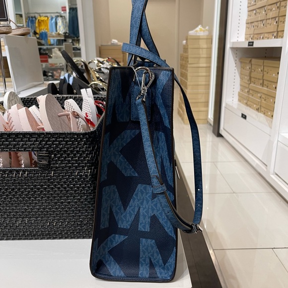 Michael Kors Kenly Large NS Tote - Picture 3 of 8